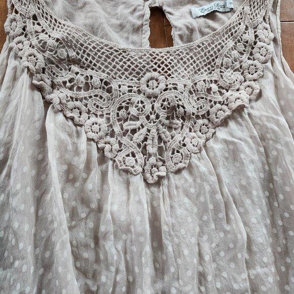 3/ $15 SALE!!! 😎 Italien silk tank top - Picture 2 of 3